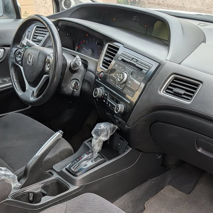 r9_cars__-20251222-0009