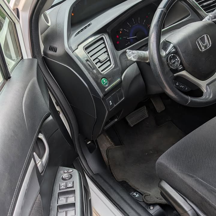 r9_cars__-20251222-0011